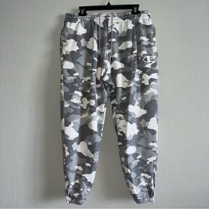 Champion Women’s Size XL Camo Sweatpants